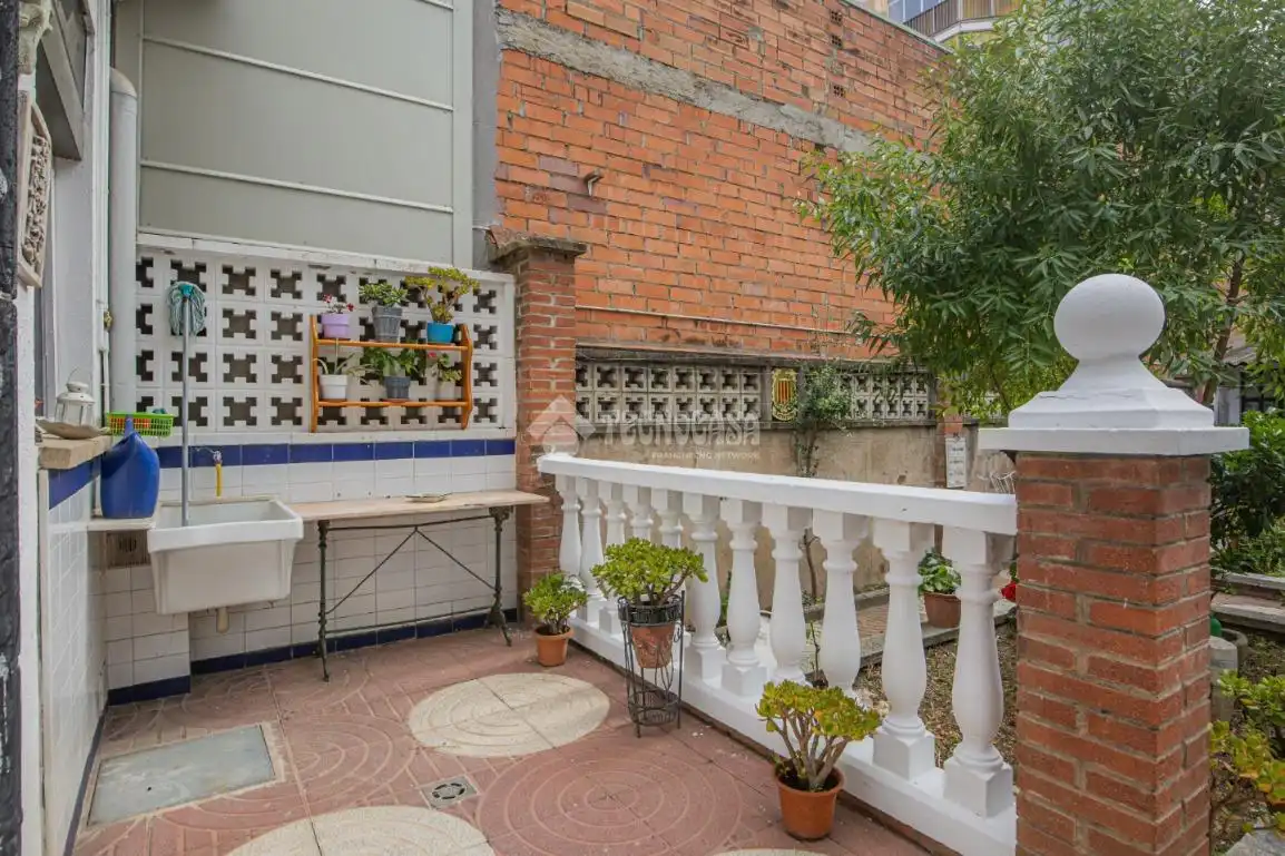 Terrasse von Einfamilien-Reihenhaus zum Verkauf in Montcada i Reixac mit Heizung, Terrasse und Balkon