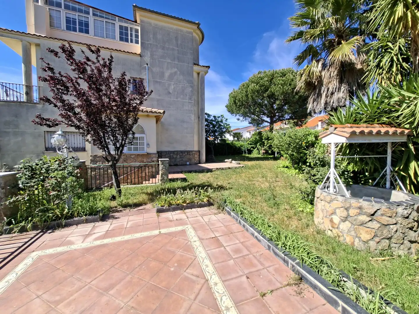 Garden of Houses for sale in Plasencia  with Air Conditioner