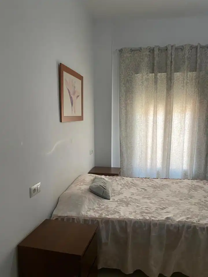 Dormitori de Planta baixa en venda en Dos Hermanas amb Aire condicionat i Moblat