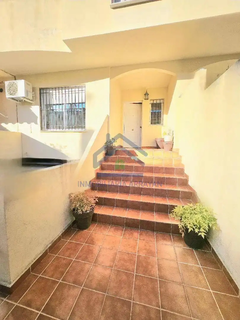 Vista exterior de Casa o chalet en venta en Ogíjares con Aire acondicionado y Balcón