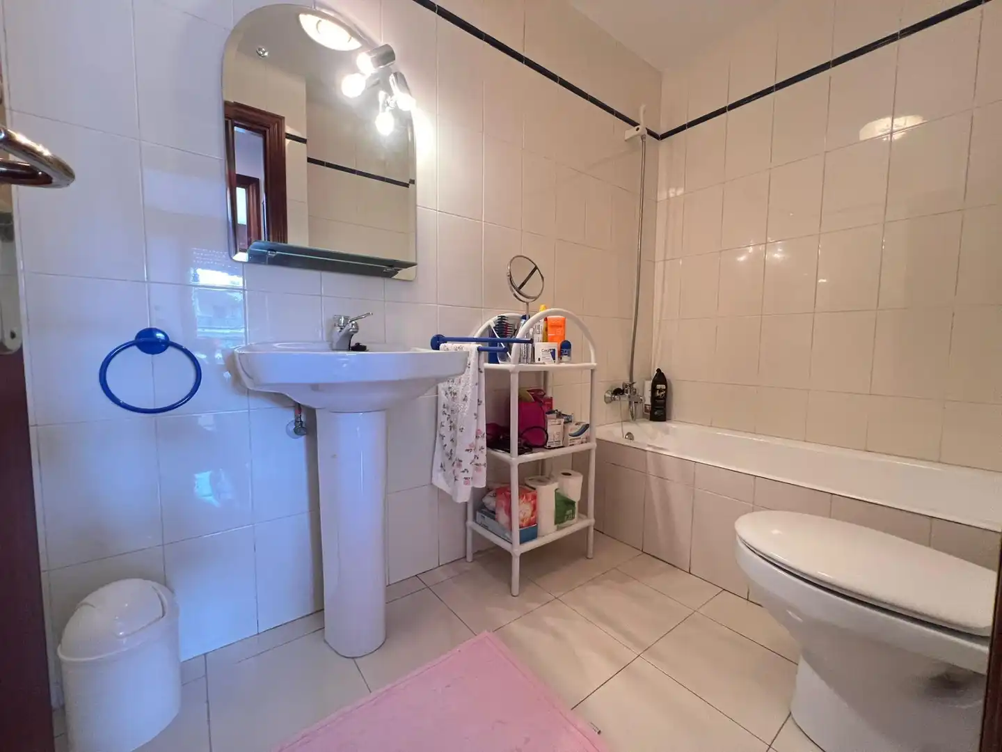 Baño de Piso en venta en Castro-Urdiales con Calefacción, Terraza y Piscina comunitaria