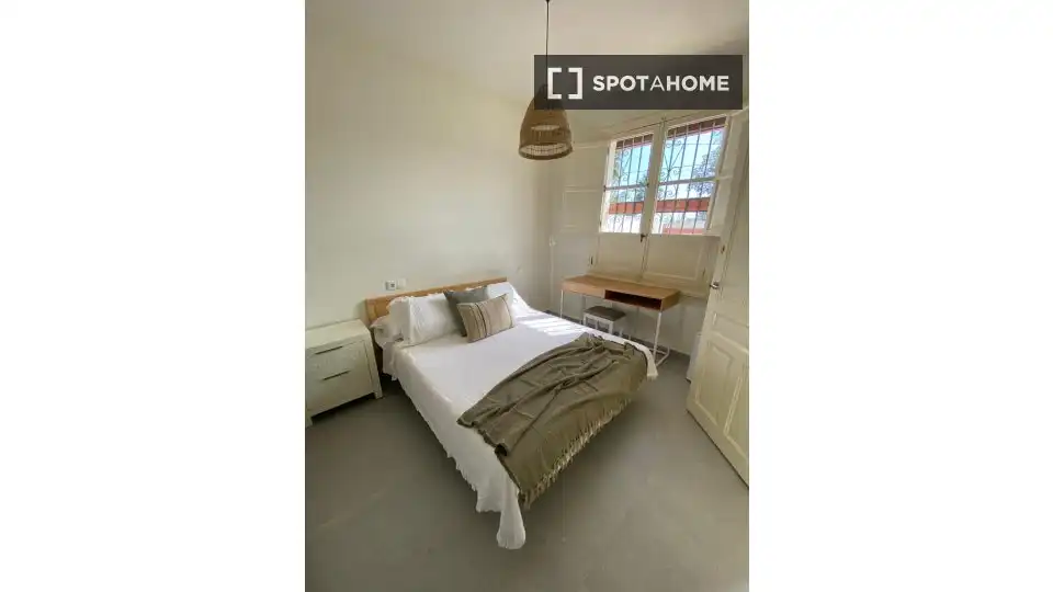 Habitación de Piso de alquiler en Valencia con Aire acondicionado, Calefacción y Amueblado