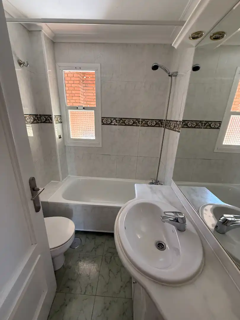 Bathroom of Flat for sale in Leganés
