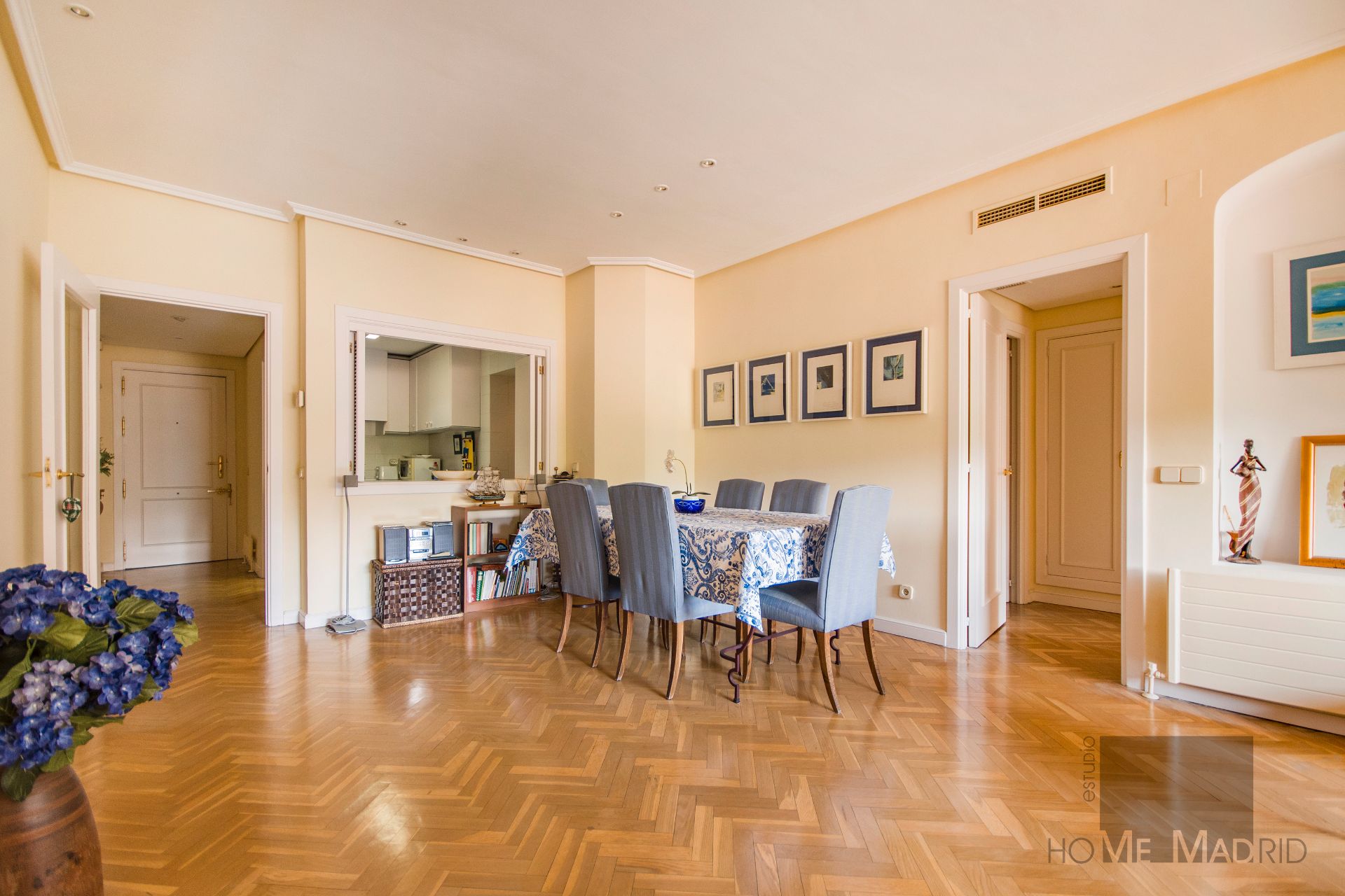 Dining room of Flat for sale in  Madrid Capital  with Air Conditioner, Heating and Parquet flooring