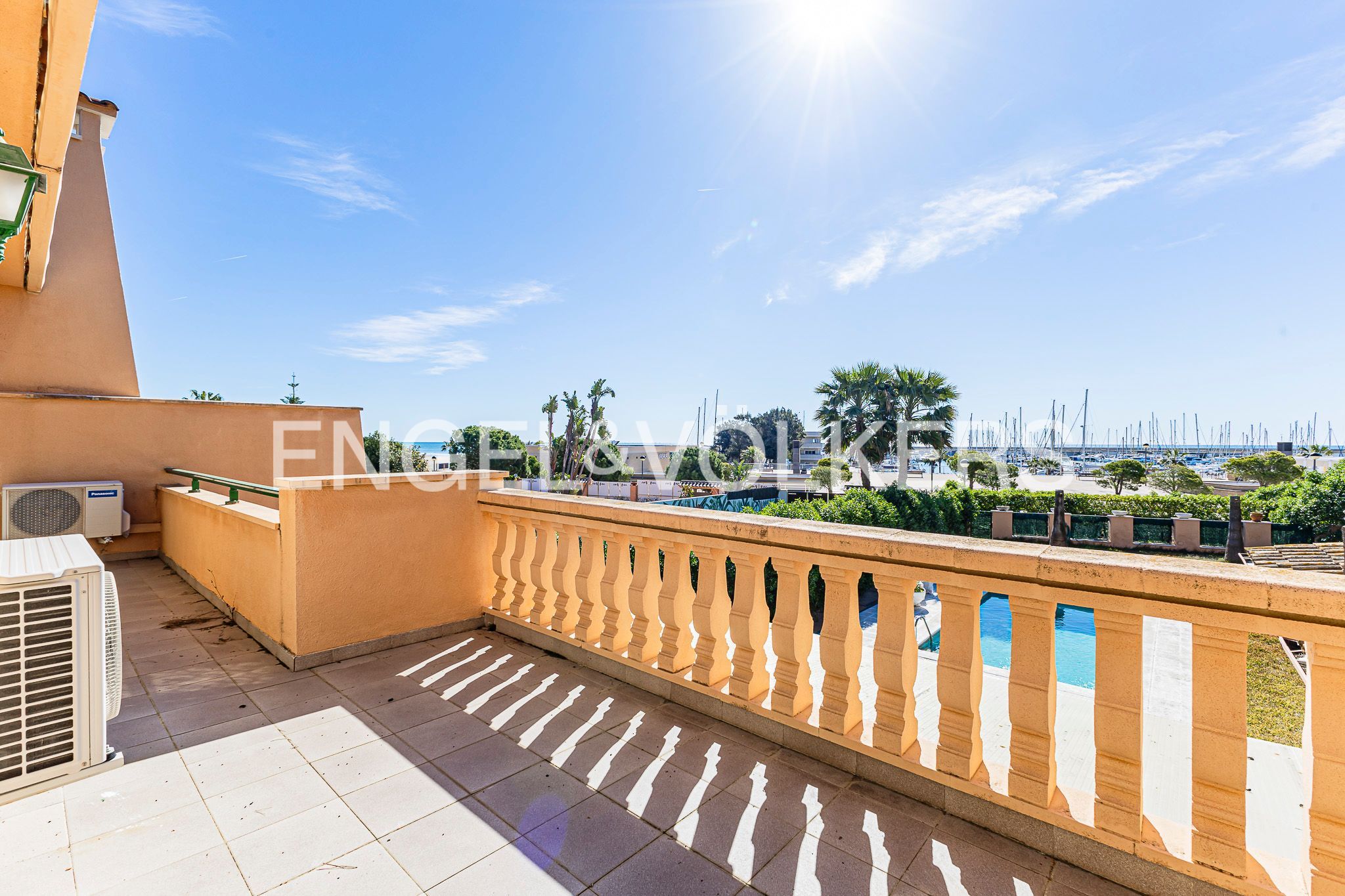 Vista exterior de Casa o xalet en venda en Roda de Berà amb Calefacció, Jardí privat i Terrassa