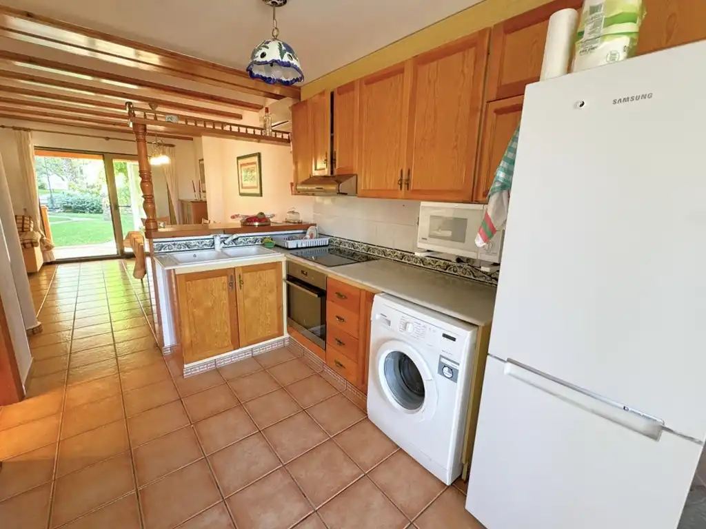 Küche von Einfamilien-Reihenhaus zum Verkauf in Dénia mit Klimaanlage, Terrasse und Balkon