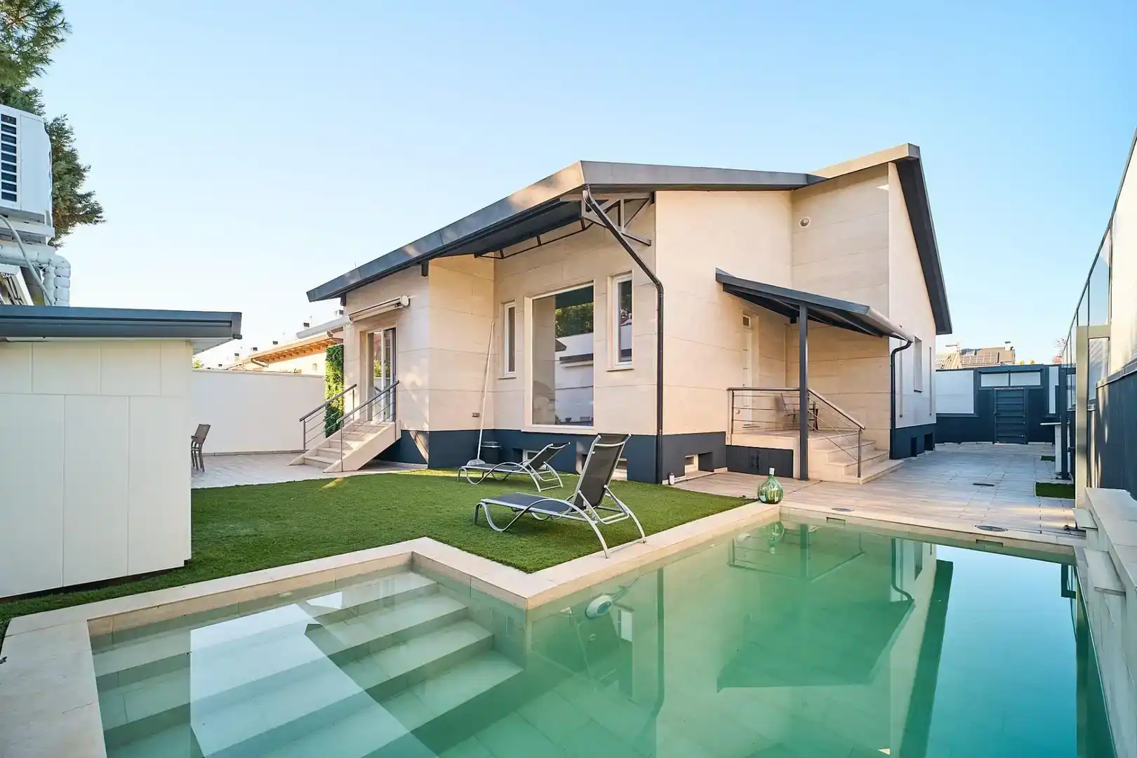 Exterior view of Houses for sale in Rivas-Vaciamadrid  with Air Conditioner, Private garden and Storage room