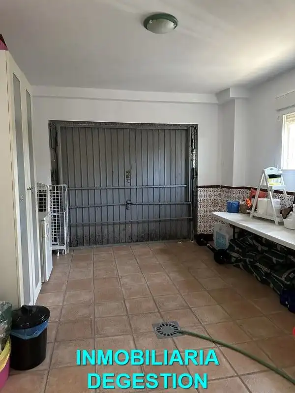 Casa o xalet en venda en Linares amb Aire condicionat, Calefacció i Jardí privat