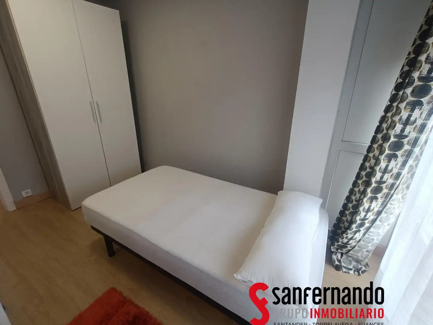 Bedroom of Flat for rent in Santander  with Heating, Furnished and Balcony