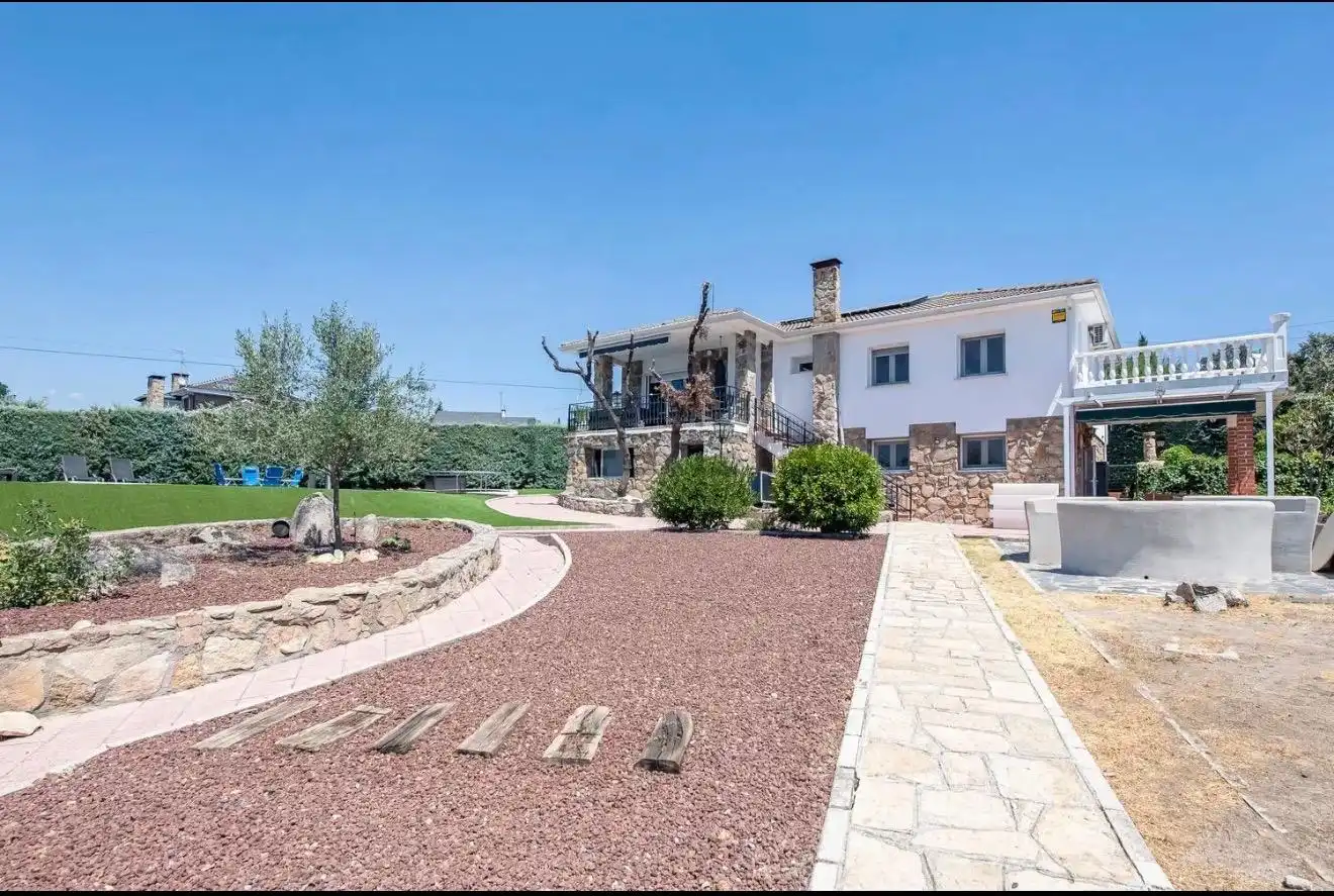 Exterior view of Houses for sale in Valdemorillo  with Air Conditioner, Heating and Private garden
