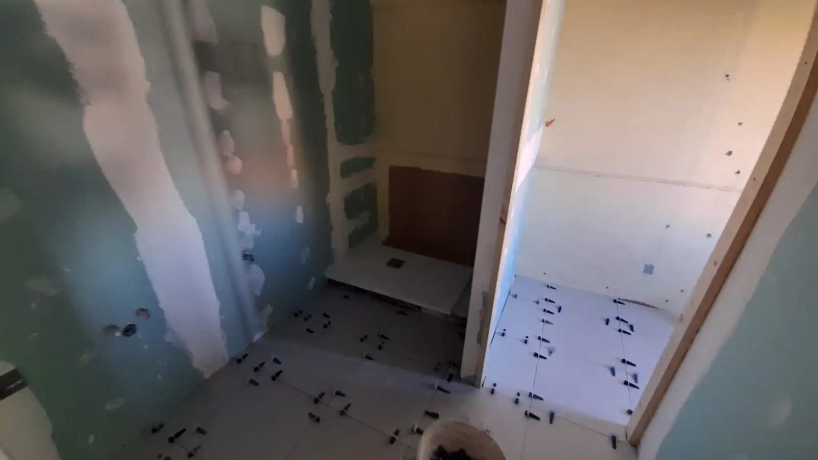 Badezimmer von Fabrikhallen zur Miete in Leganés