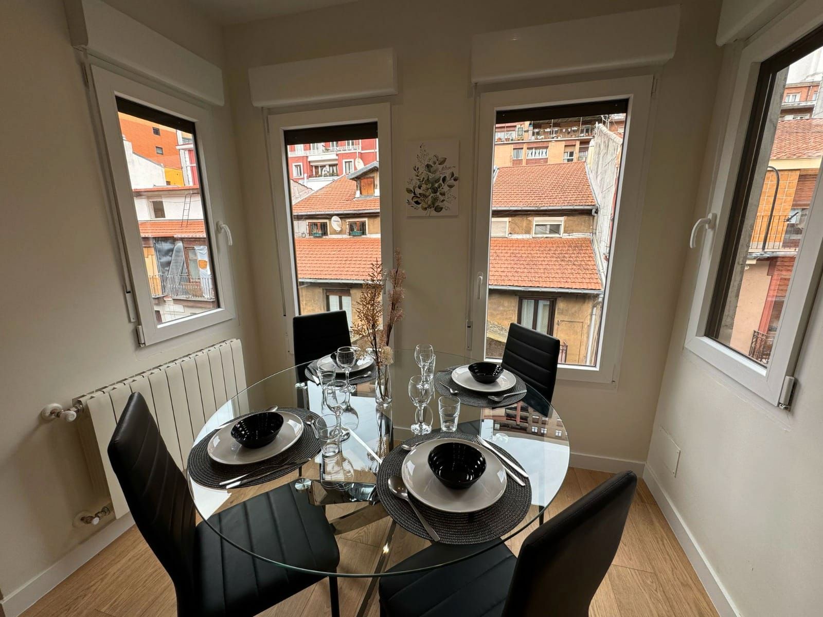 Menjador de Pis en venda en Bilbao  amb Calefacció, Moblat i Forn