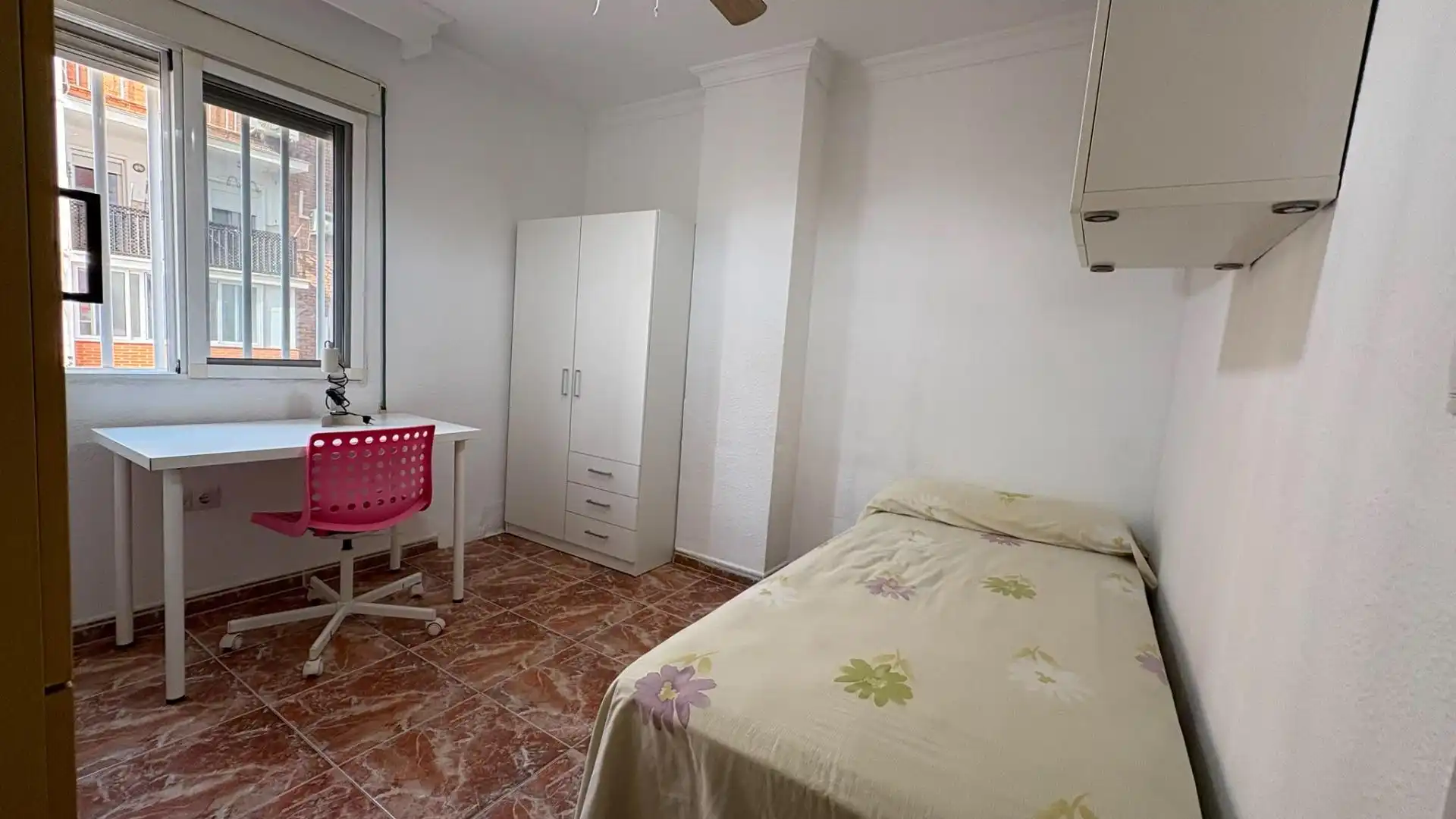 Habitación de Piso de alquiler en Málaga con Aire acondicionado, Amueblado y Balcón