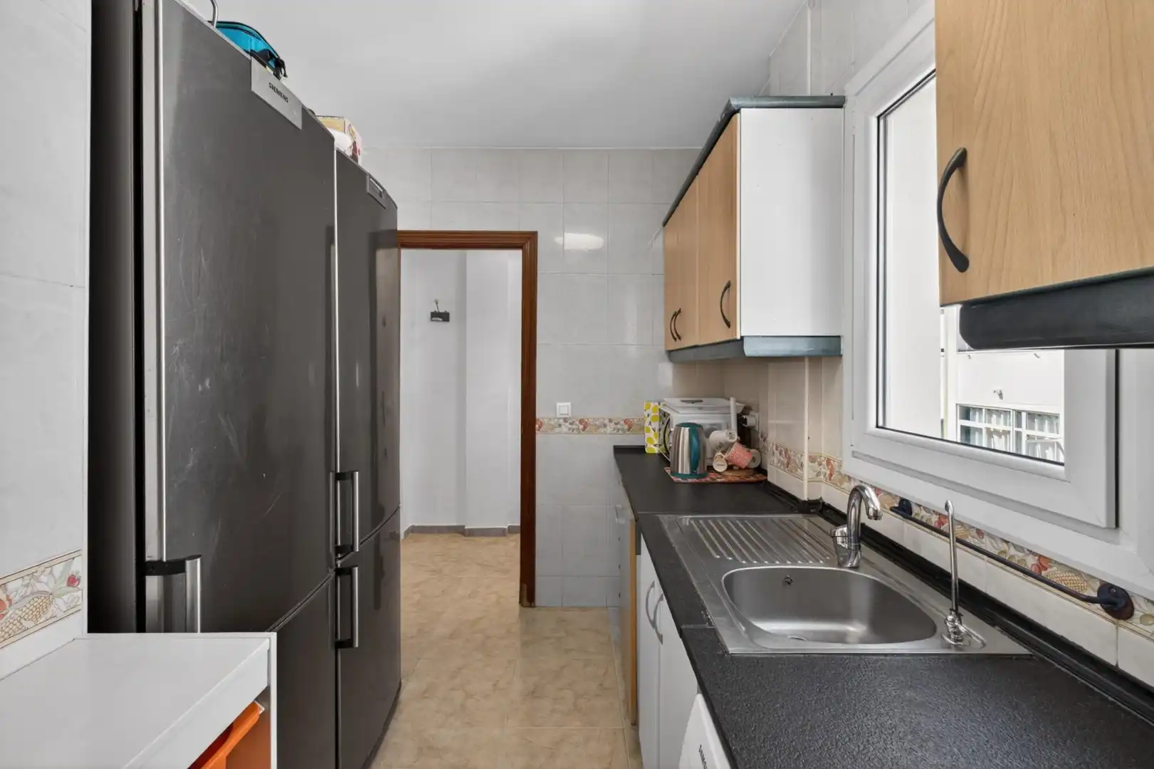 Küche von Wohnung zum Verkauf in Benalmádena mit Klimaanlage, Privatgarten und Abstellraum