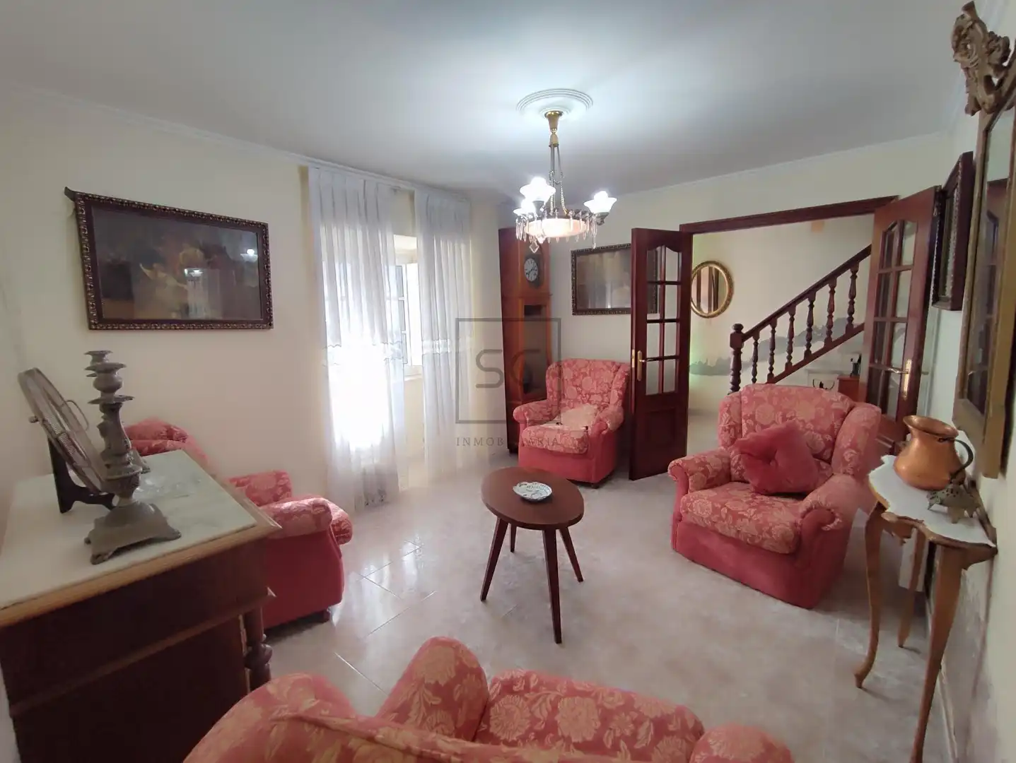 Wohnzimmer von Einfamilien-Reihenhaus zum Verkauf in Ares mit Terrasse, Abstellraum und Möbliert