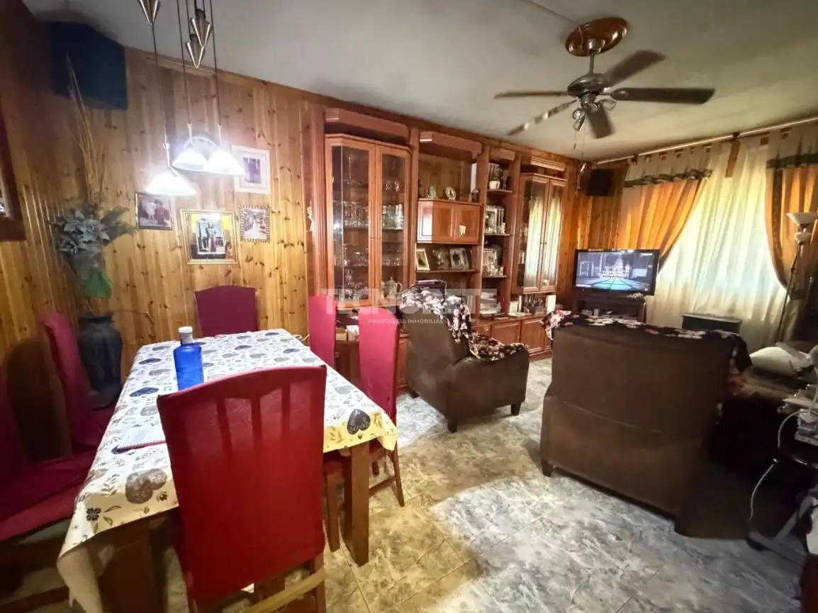 Casa aparellada amb terrassa en venda a C. la Virgen, imagen 5