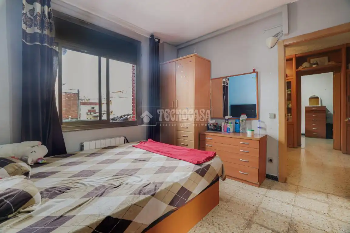 Dormitori de Pis en venda en Sant Boi de Llobregat amb Aire condicionat i Balcó
