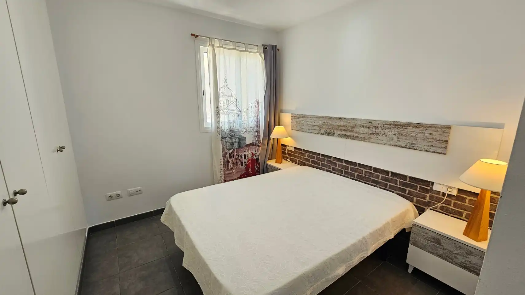 Schlafzimmer von Dachboden zum Verkauf in Alcalà de Xivert mit Klimaanlage, Heizung und Privatgarten