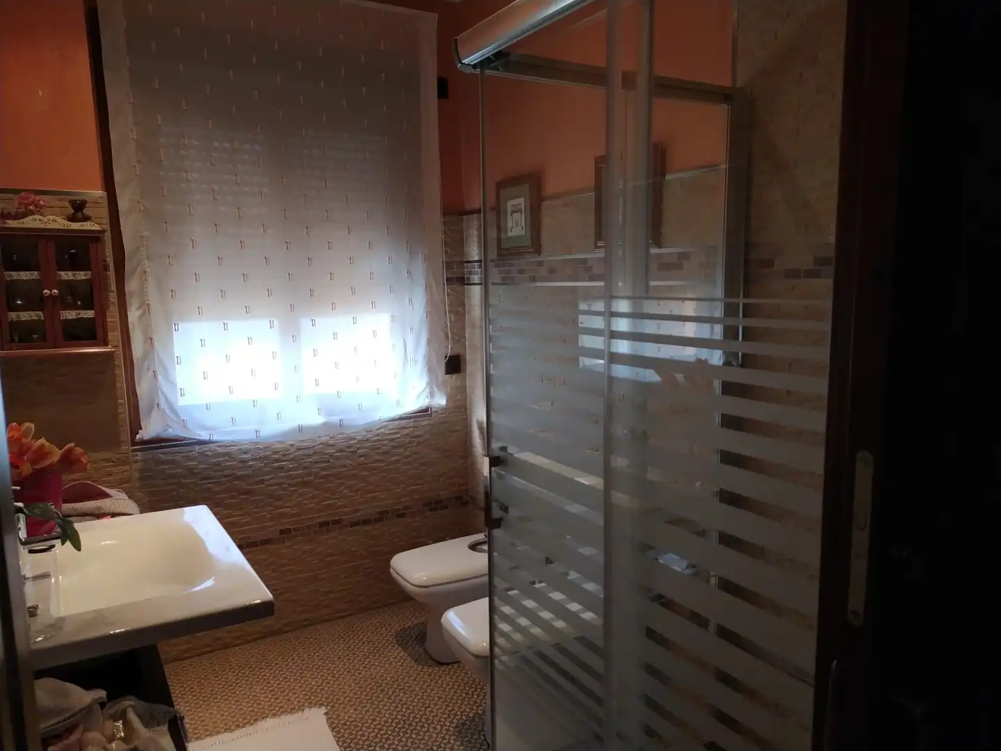 Bany de Casa o xalet en venda en Villanueva del Río y Minas amb Aire condicionat, Jardí privat i Terrassa
