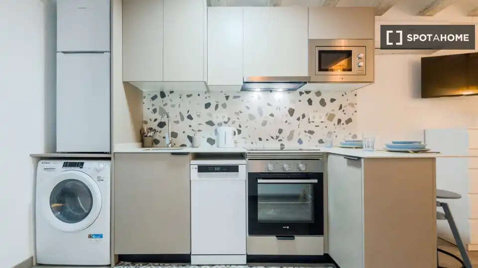 Flat with terrace to rent in Ciutat Vella, imagen 5