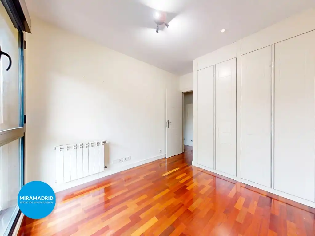 Habitación de Casa adosada en venta en Paracuellos de Jarama con Aire acondicionado