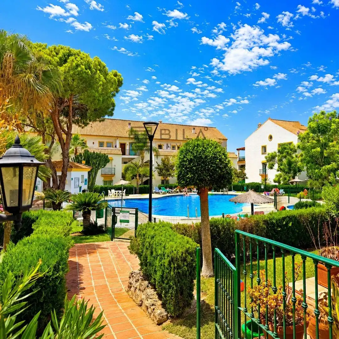 Exterior view of Flat for sale in Elviria - Cabopino