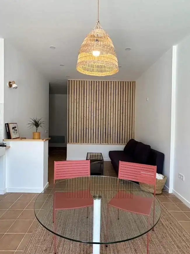 Sala d'estar de Pis de lloguer en Sant Pere de Ribes amb Aire condicionat, Jardí privat i Terrassa