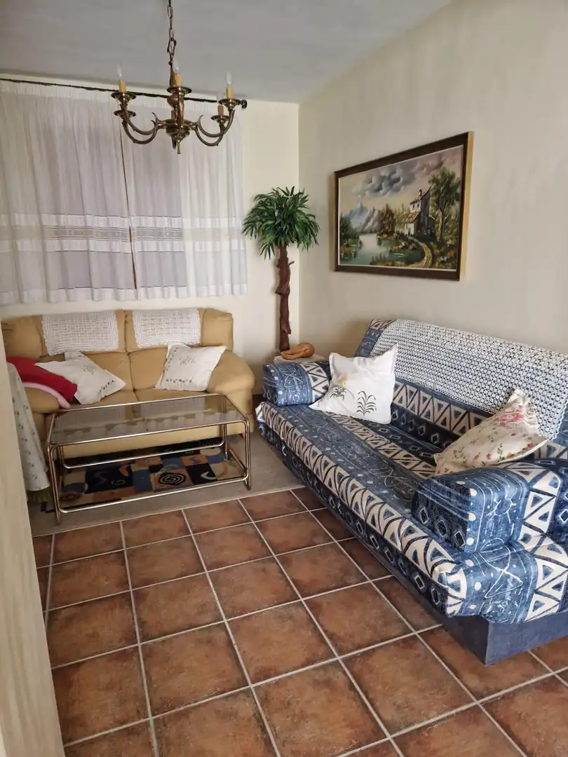 Sala d'estar de Casa adosada en venda en Jayena amb Traster, Moblat i Balcó