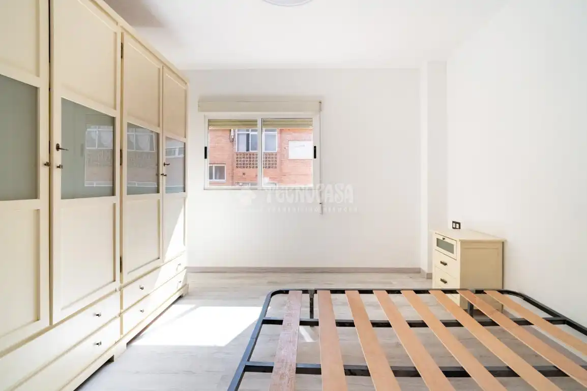 Bedroom of Flat for sale in Granada  with Air Conditioner, Heating and Terrace