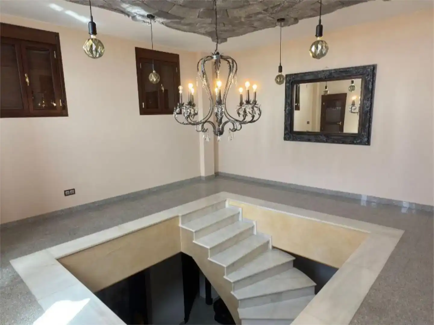 Houses for sale in Utrera  with Air Conditioner, Swimming Pool and Balcony