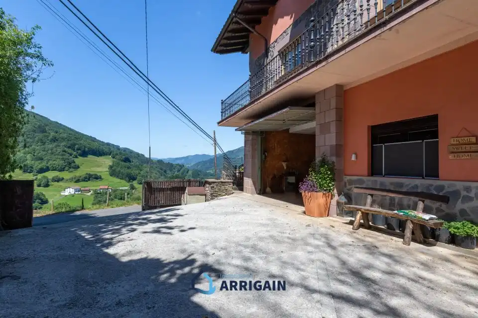 Vista exterior de Casa o chalet en venta en Elduain con Calefacción, Jardín privado y Terraza