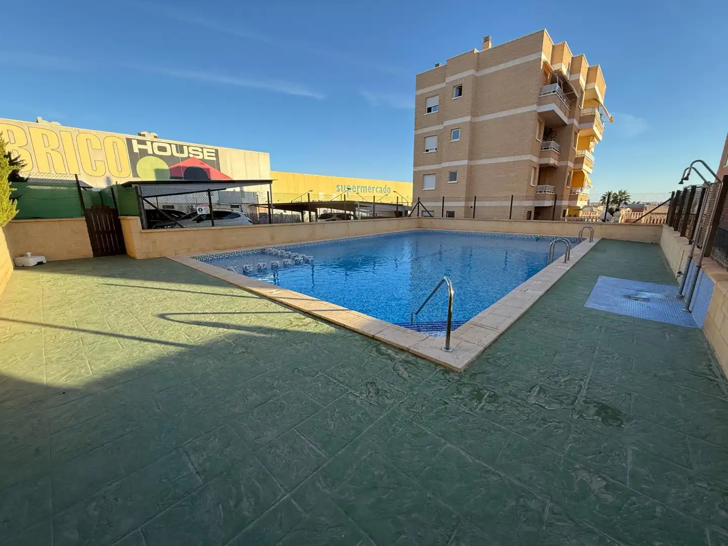 Piscina de Planta baixa en venda en Torrevieja amb Aire condicionat, Terrassa i Moblat