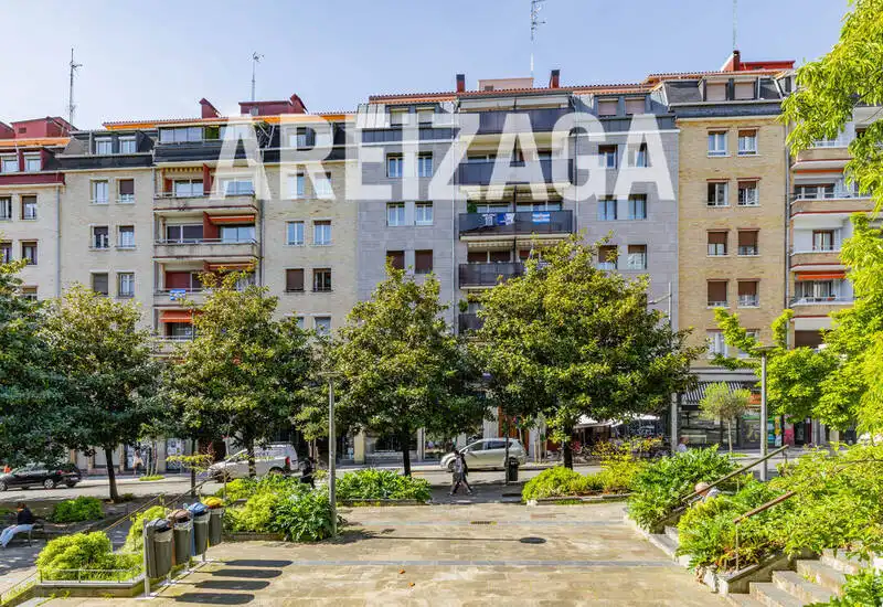 Vista exterior de Piso en venta en Donostia - San Sebastián  con Calefacción, Amueblado y Balcón