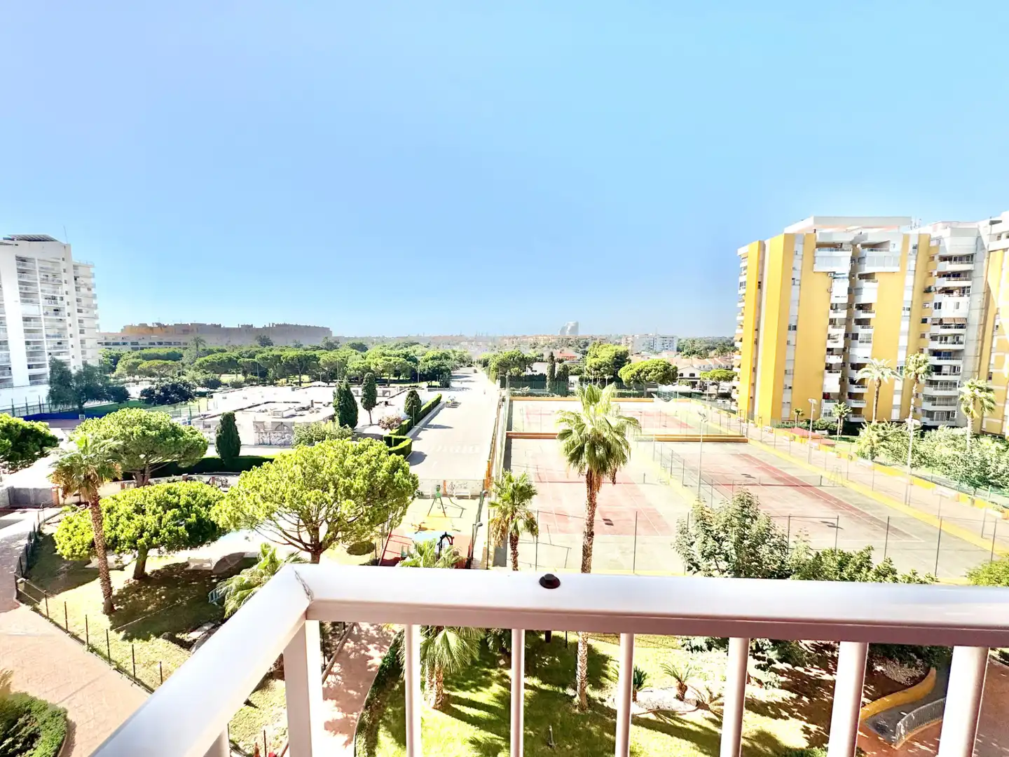 Dormitori de Apartament de lloguer en Canet d'En Berenguer amb Aire condicionat, Terrassa i Moblat