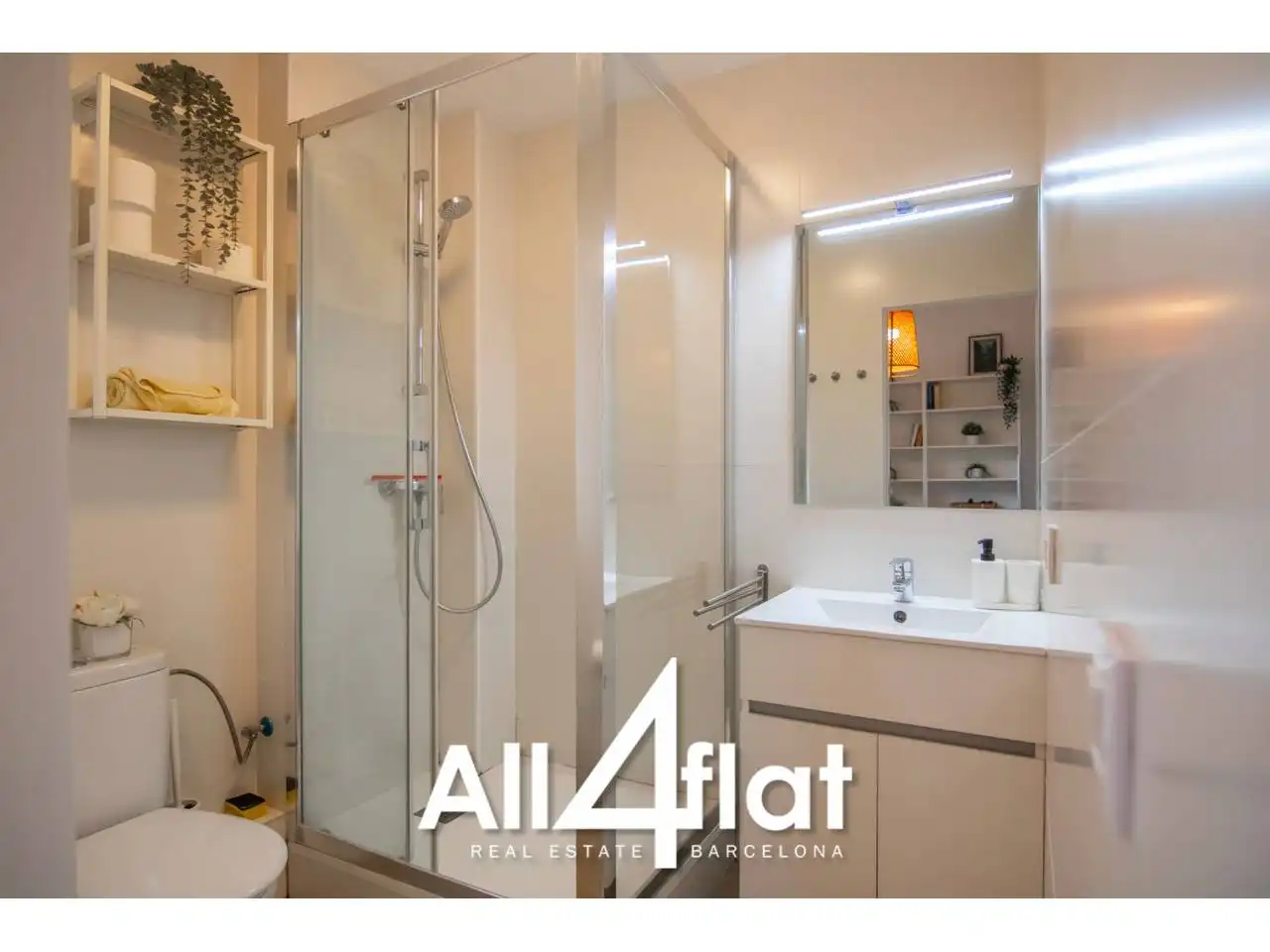 Bathroom of Flat for rent in Barcelona  with Furnished and Alarm