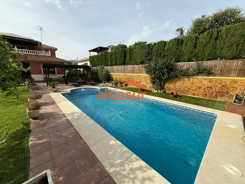 Chalet con piscina en venta en Calle Alcornoque, imagen 4