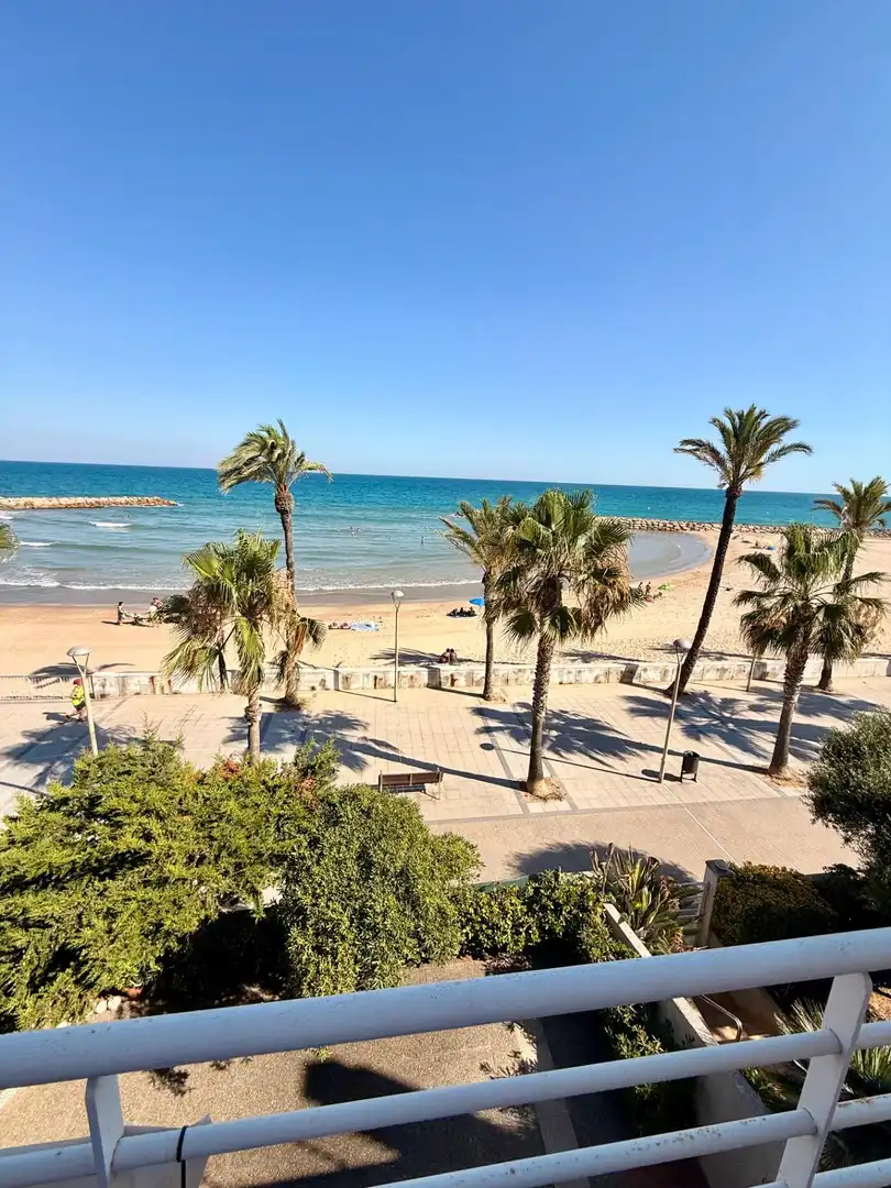 Vista exterior de Casa adosada en venta en Prat de Vilanova