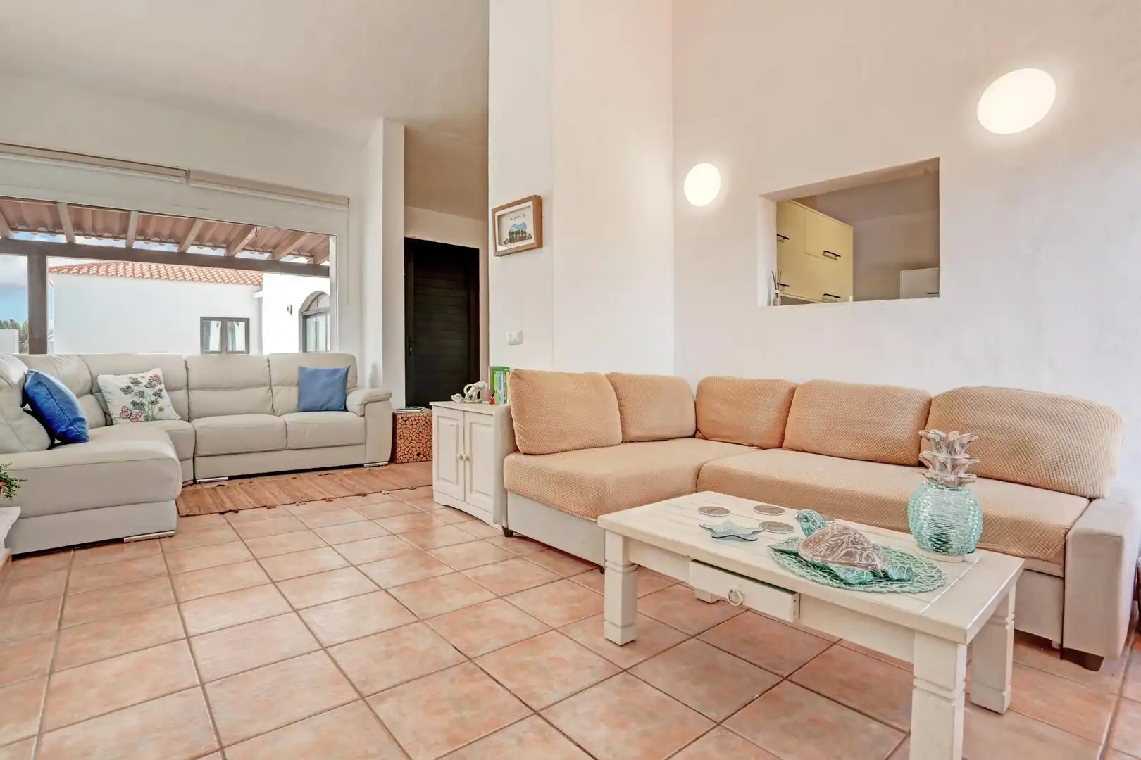 Sala d'estar de Casa o xalet en venda en La Oliva amb Jardí privat, Terrassa i Traster