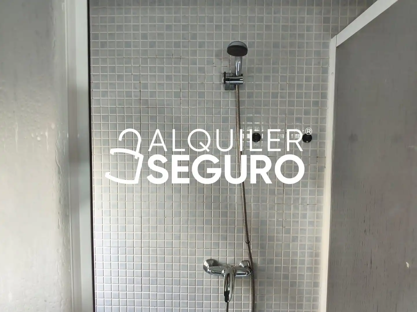 Bany de Pis de lloguer en Sevilla amb Aire condicionat
