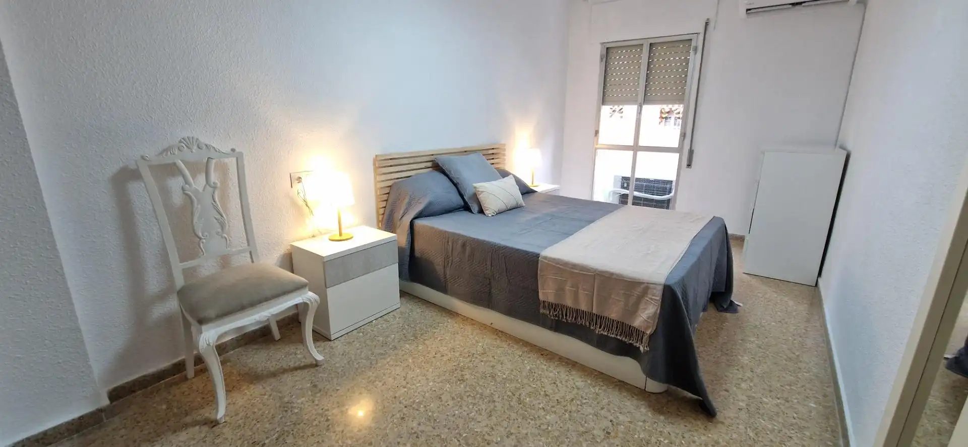 Schlafzimmer von Wohnung zur untervermieten in Córdoba mit Klimaanlage, Abstellraum und Balkon