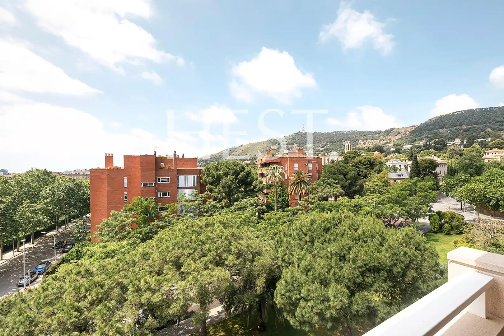 Vista exterior de Piso de alquiler en Barcelona con Calefacción, Jardín privado y Parquet
