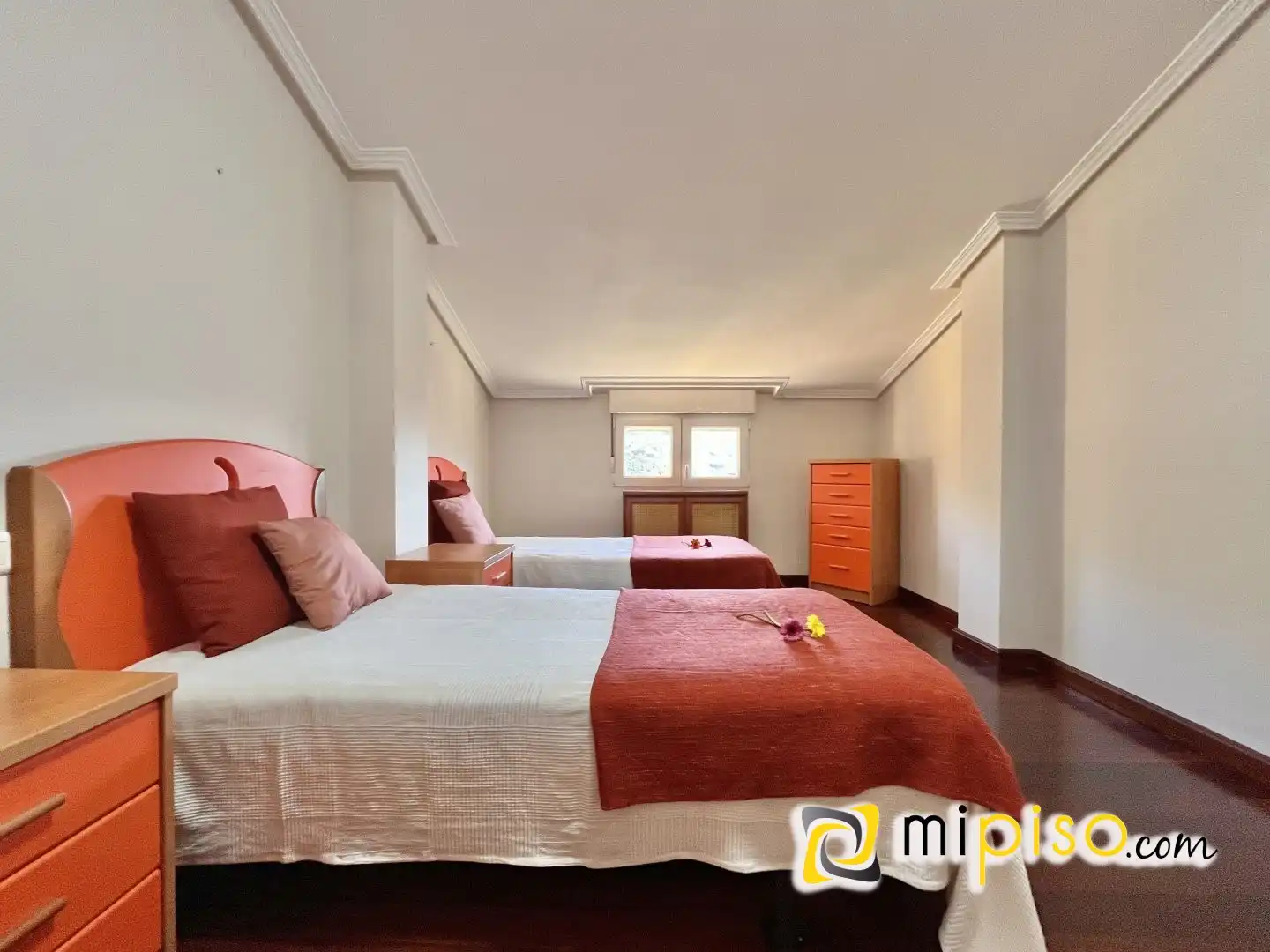 Habitación de Casa adosada en venta en Ruesga con Calefacción, Terraza y Amueblado