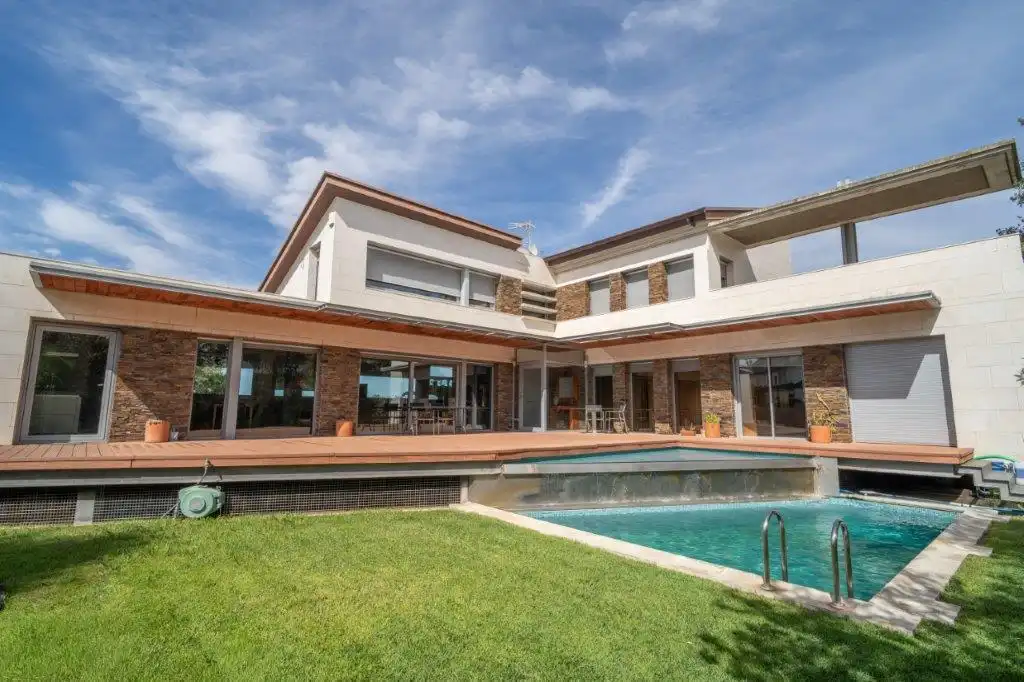 Detached house with terrace for sale in Carrer Monestir de Gualter