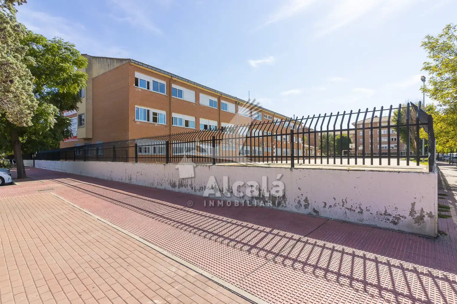 Vista exterior de Piso en venta en Alcalá de Henares con Calefacción y Terraza