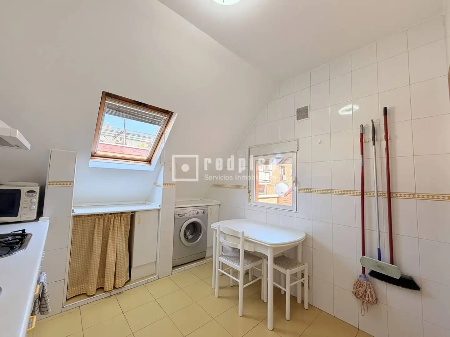 Bedroom of Attic for rent in Madrid