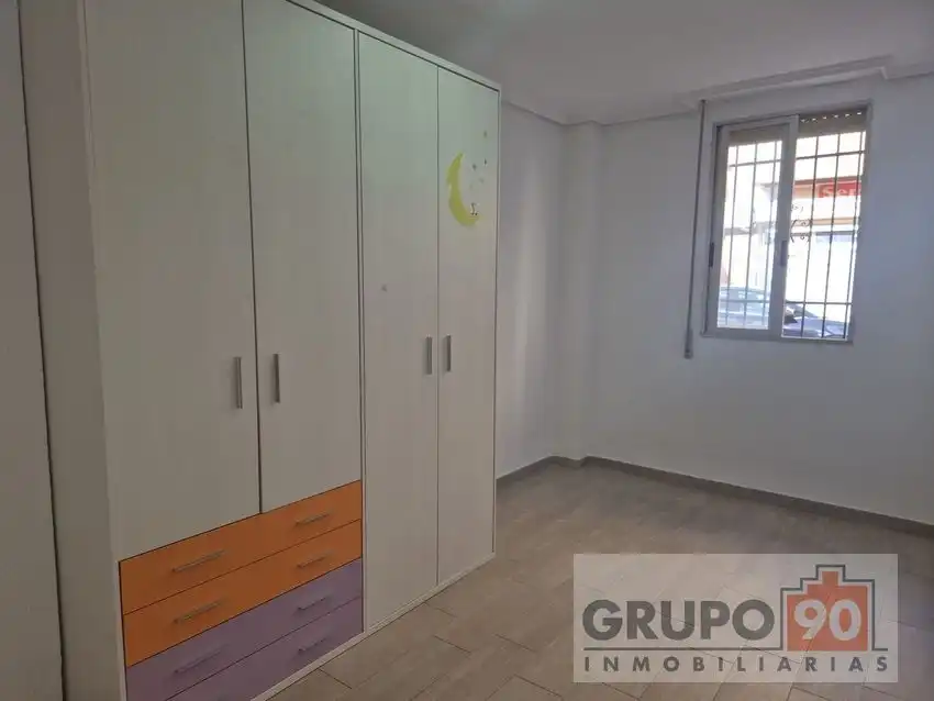 Schlafzimmer von Einfamilien-Reihenhaus zum Verkauf in Aldaia mit Terrasse, Abstellraum und Balkon