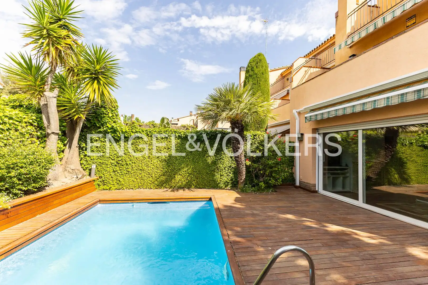 Vista exterior de Casa o chalet de alquiler en Tiana con Calefacción, Jardín privado y Parquet