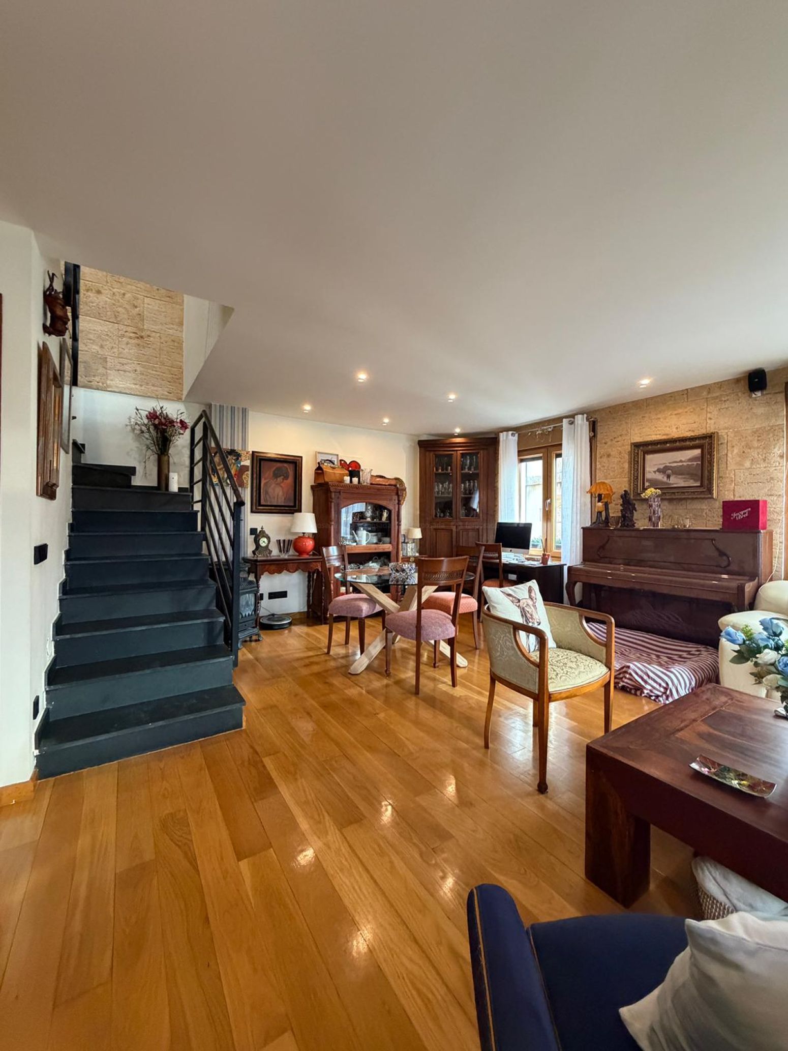 Living room of Flat for sale in Gijón   with Heating, Parquet flooring and Balcony