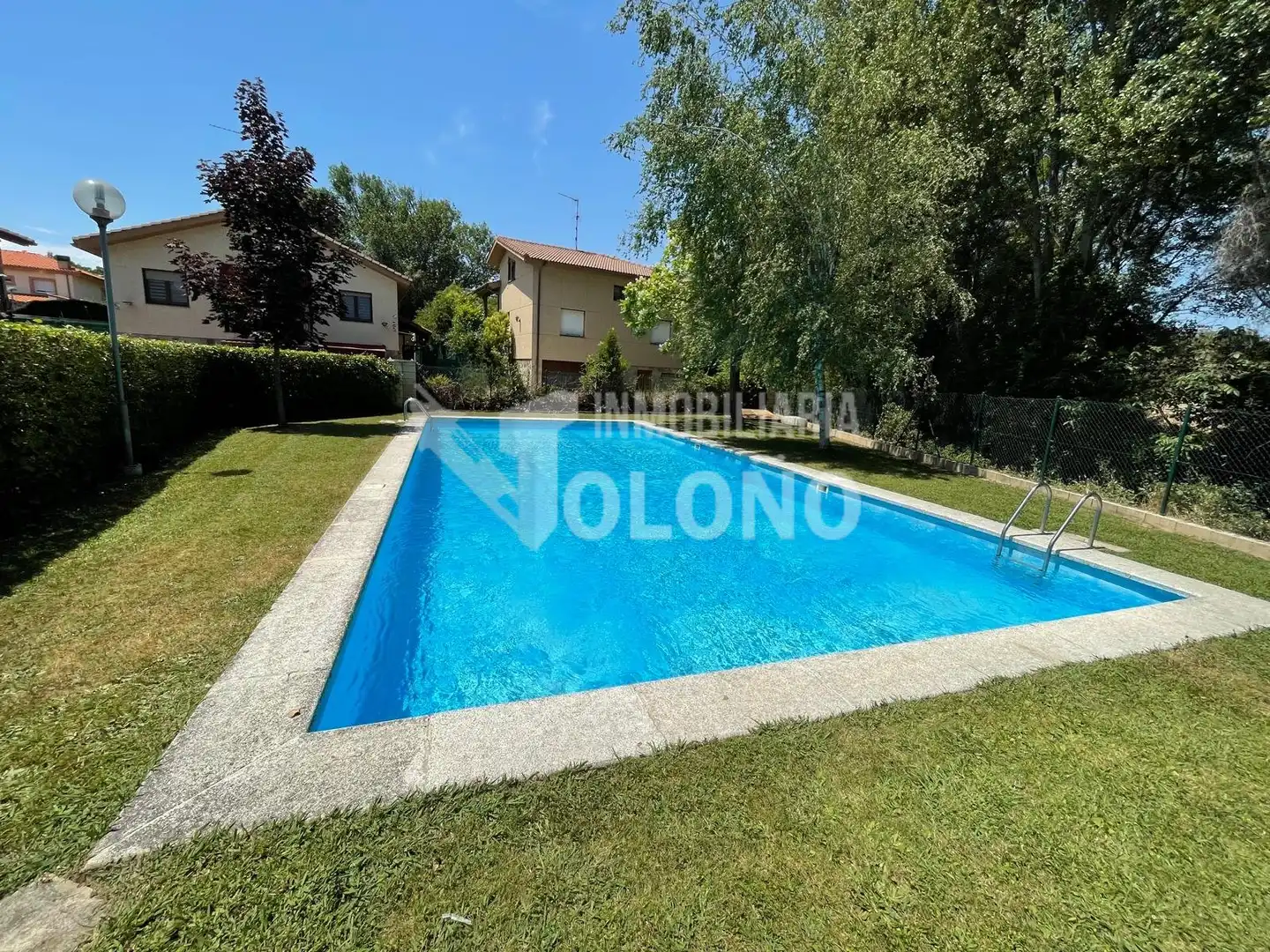 Piscina de Casa o xalet en venda en Anguciana amb Aire condicionat, Calefacció i Jardí privat