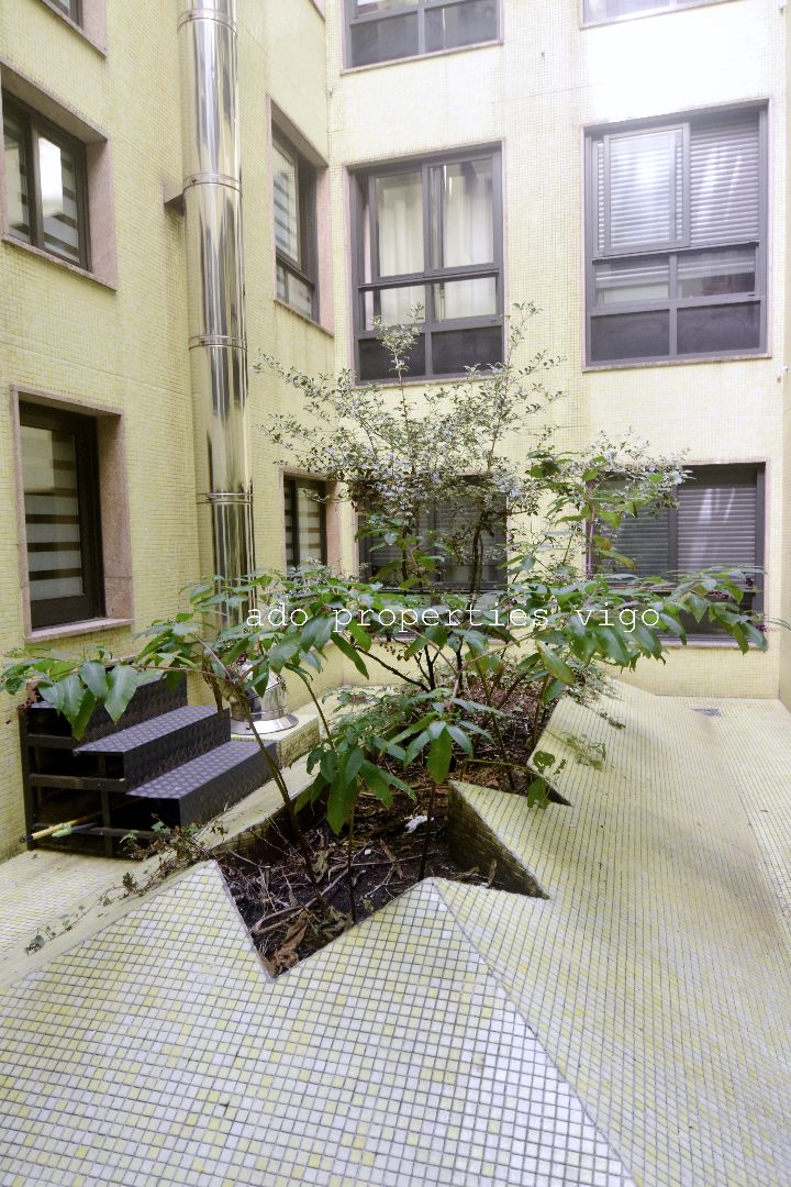 Garden of Study to rent in Vigo   with Heating, Parquet flooring and Furnished